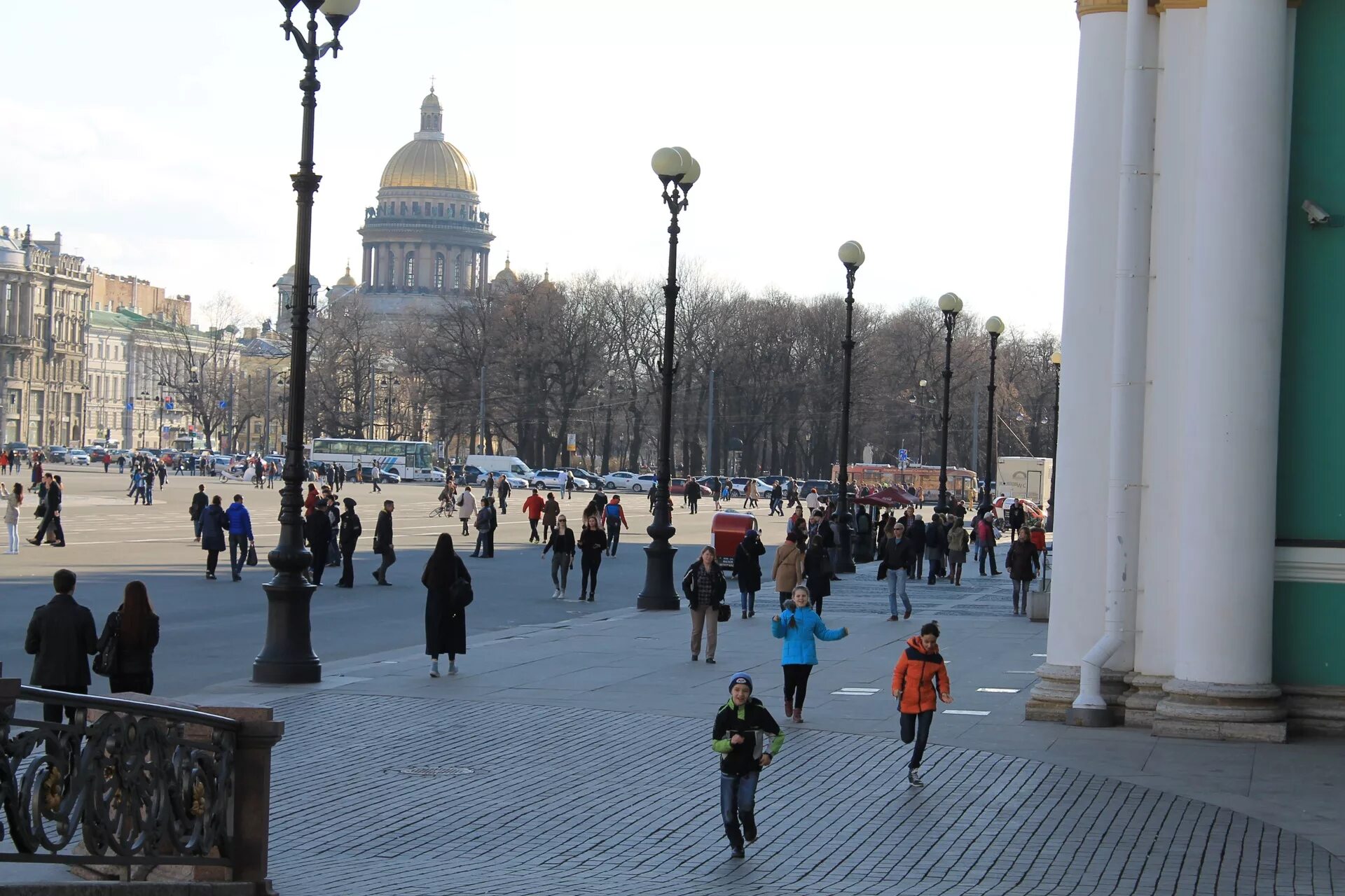 Погода в питере в апреле месяце. Питер в апреле. Петербург в конце апреля. Апрель апрель в Питере. Питер в апреле фото.