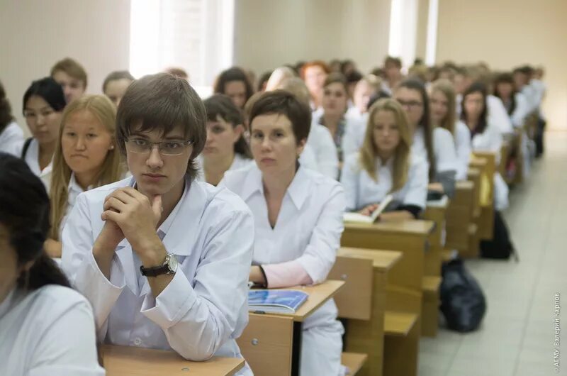 4 медицинский вуз. Барнаульский мед университет. АГМУ Барнаул фото. АГМУ Барнаул лечебный Факультет. Студенты АГМУ.