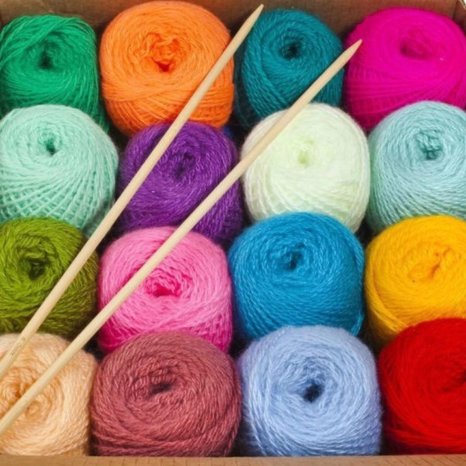 Пряжа Карачай клубки. Нитки для вязания. Разноцветные нитки. Цветные нитки для вязания.