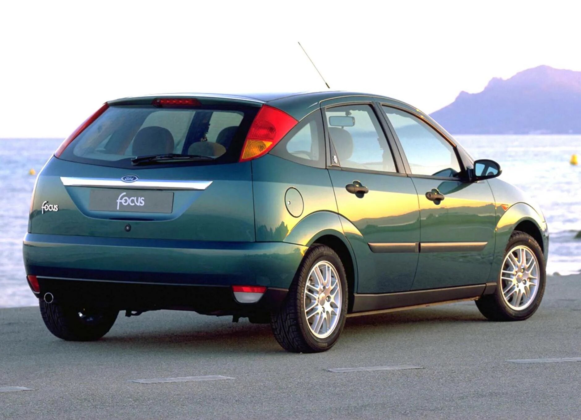 Форд фокус 1 2.0 купить. Ford Focus 1 Hatchback. Ford Focus 1998 хэтчбек. Ford Focus 2000 хэтчбек. Форд фокус 2001 хэтчбек.