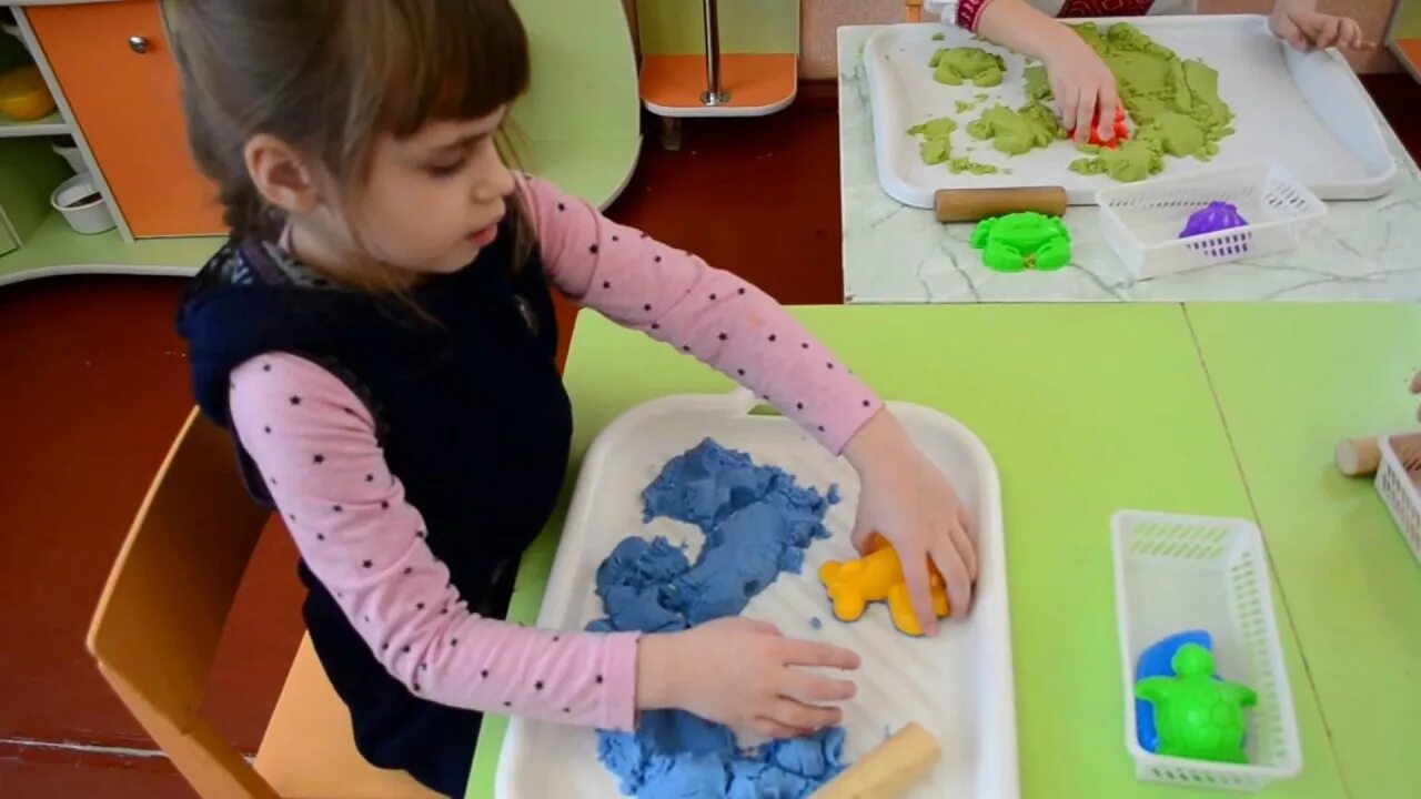 Занятия с песком в младшей группе детского сада. Песочная игротерапия. Песок в детском саду. Эксперименты с песком в средней группе. Занятие с песком в младшей группе.