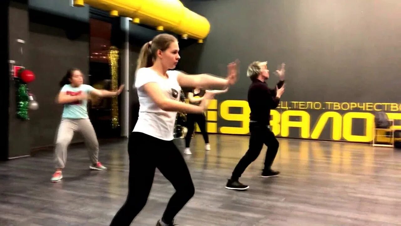 Танцы под музыку с движениями видео. Танцы под музыку с движениями видео. Дети на музыкальном занятии. Танцы под музыку с движениями видео. Танцы под музыку с движениями видео.