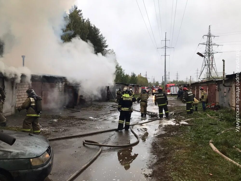 Происшествия в ижевске сегодня. Пожар. Пожар фото. Пожар в Ижевске. Пожар Воткинское шоссе.