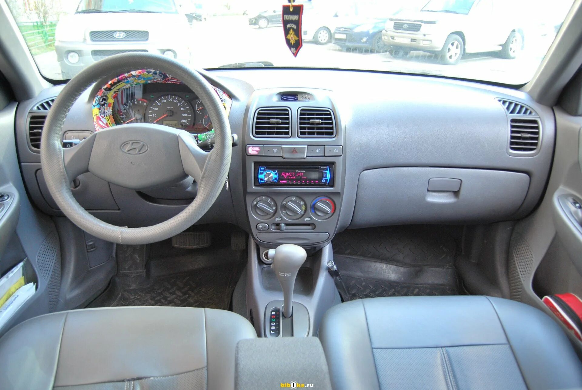 Ремонт hyundai accent. Салон Accent 2007. Hyundai Accent 2 салон. Hyundai Accent 2 поколение салон. Hyundai Accent 2007 салон.