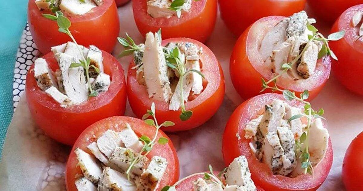 Помидоры быстрая закуска с чесноком. Закуска из помидор. Вкусная закуска из помидор. Быстрая закуска из помидор. Очень вкусная закуска из помидор..