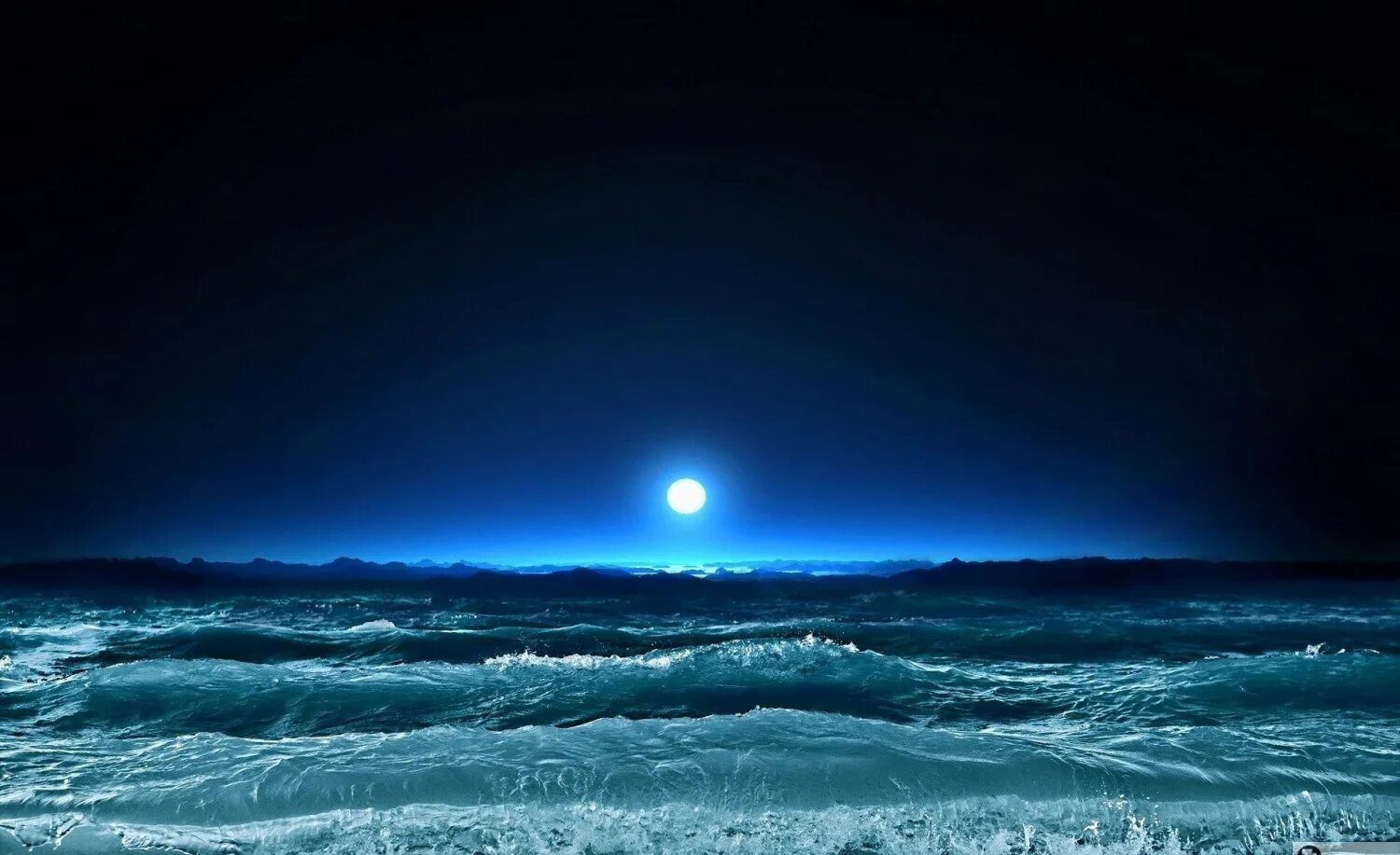 Свет луны свет волны. Ночное море. Ночь в море. Луна и море. Лунная ночь на море.