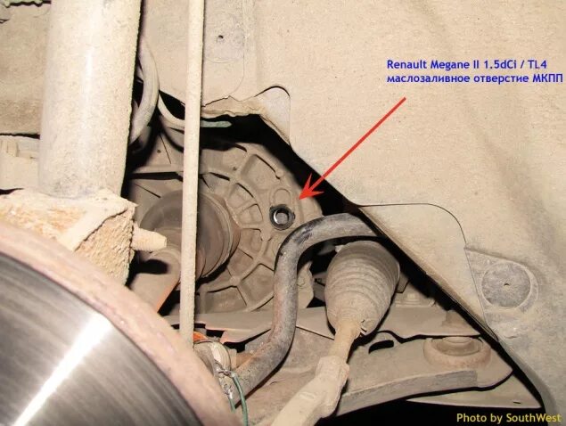 Масло в КПП Рено Меган 2. Рено Меган 2 заливная пробка коробки передач. Заливное отверстие коробки передач Рено Меган 1. Уровень масла в КПП Рено Меган 2. Замена масла рено симбол