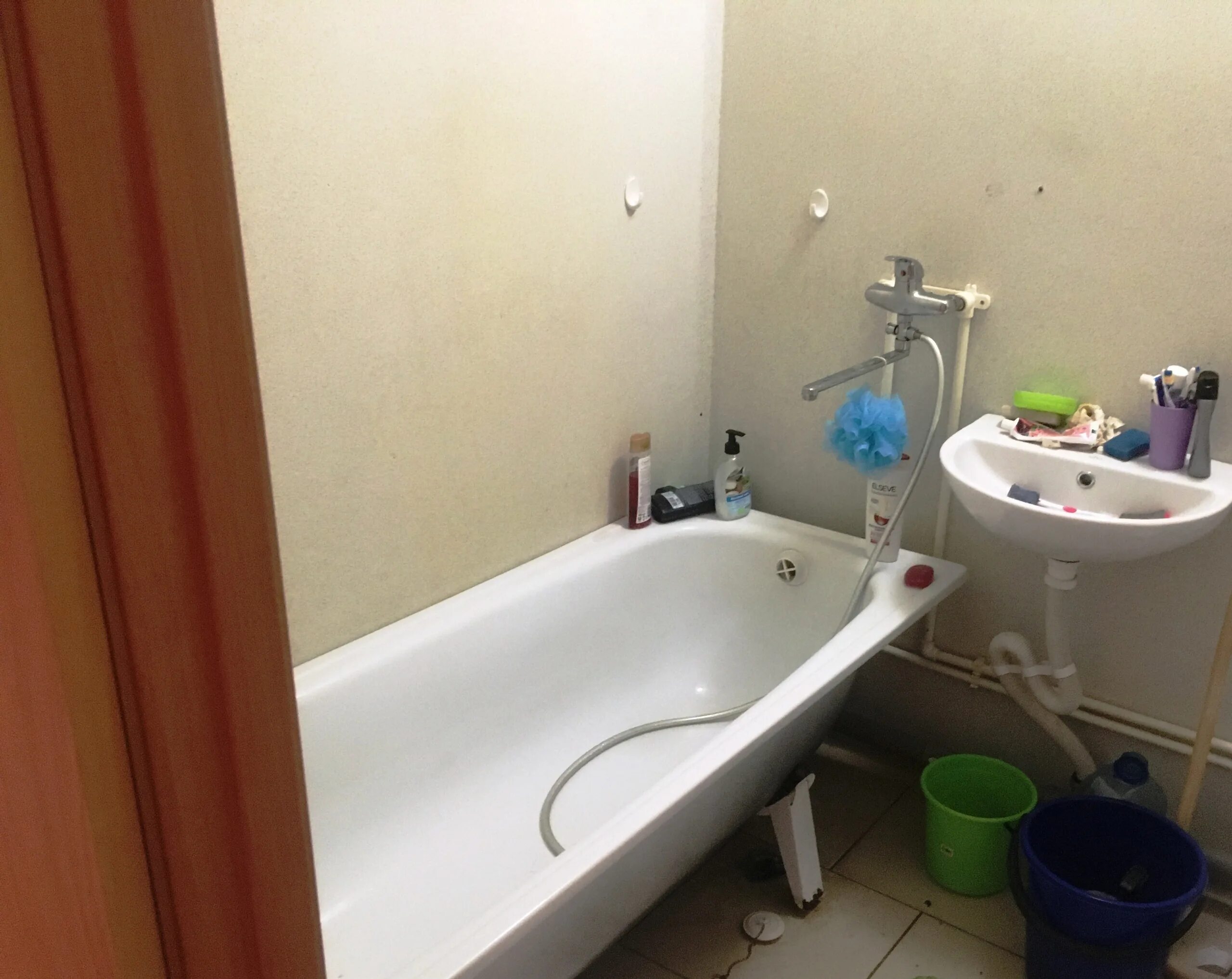 Утопила ребенка в ванной. Мертвая девушка в ванной. Девочка утонула в ванне. Девочка утонула в ванне. Девочка утонула в ванне.