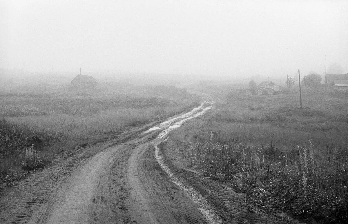 Старая дорога 5. Сельская дорога. Дорога в деревне. Старая деревенская дорога. Деревня чб.