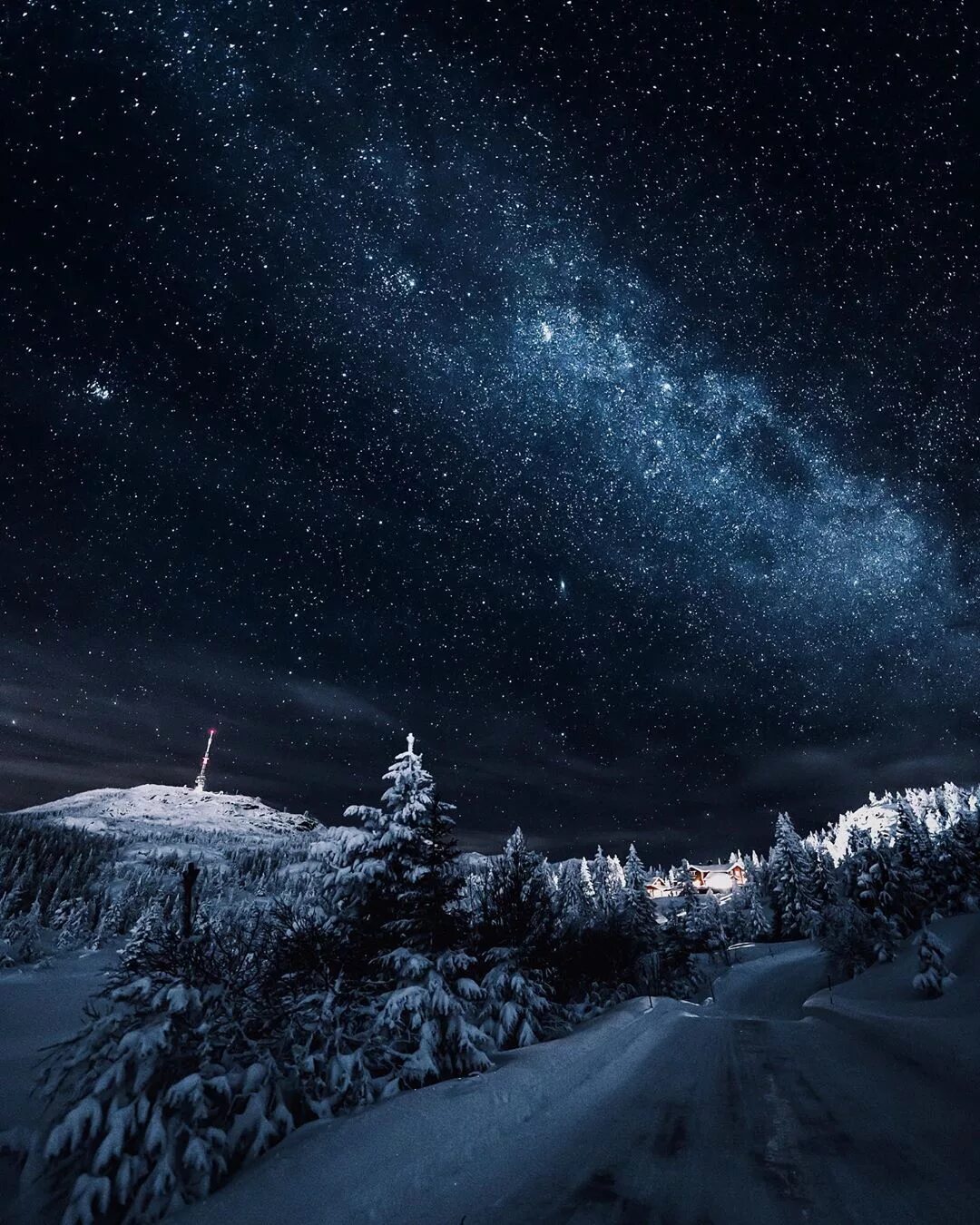 Девушка ночью у окна. Дневник универсальный шепот звезд. Шепот звезд ferina. Шепот звезд картинки. Шёпот звёзд в тиши ночной.