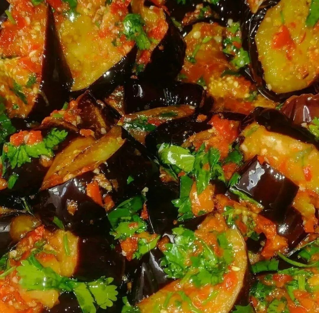 Рецепт на зиму из баклажанов и перца. Баклажаны по грузински с помидорами. баклажаны по-грузински острые. баклажаны по-грузински на зиму. баклажаны по-грузински на зиму острые.