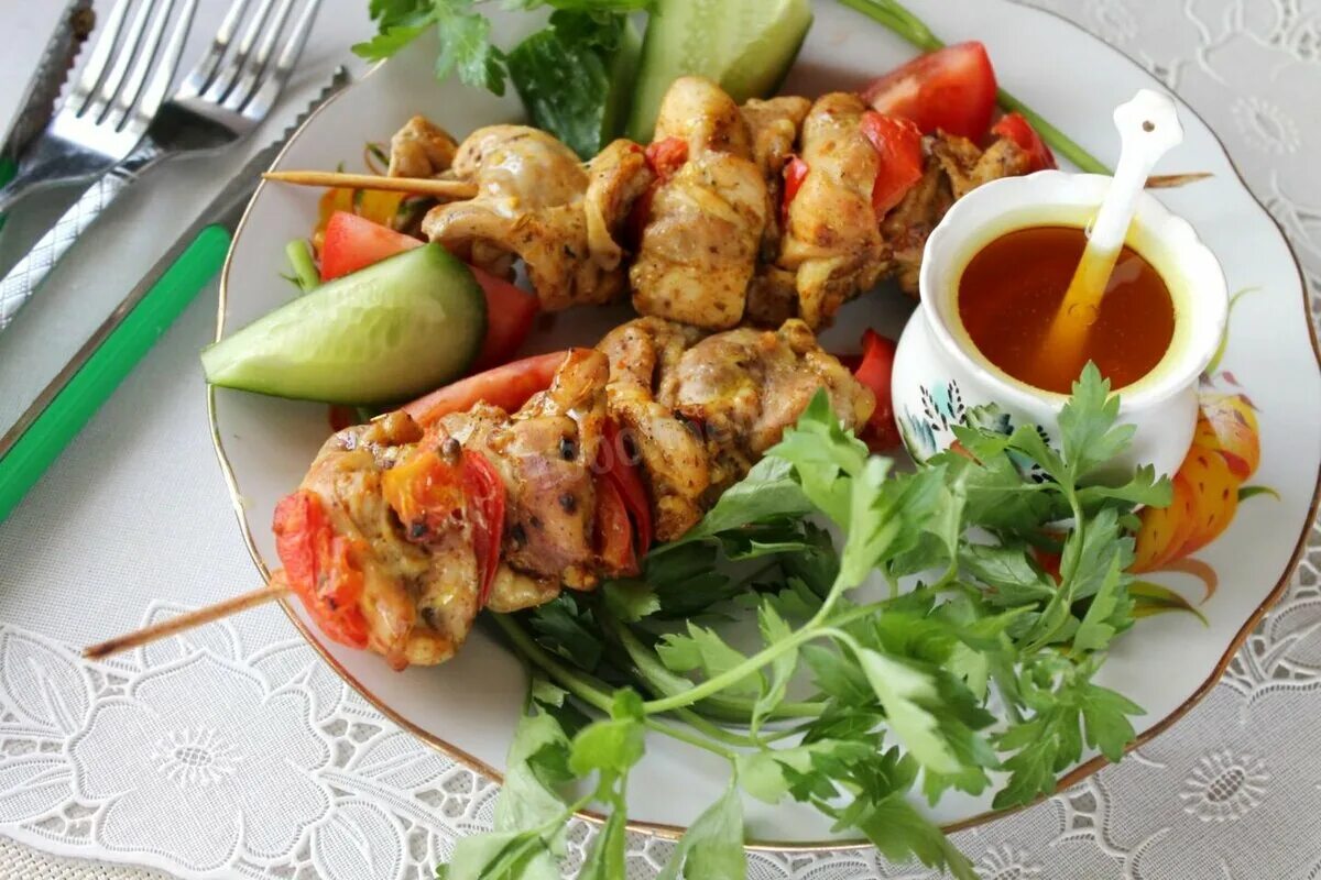 Вкусный шашлык из филе курицы. Куриный шашлык мариновка. шашлык куриный по кавказски. куриный шашлык с овощами. сочный шашлык.