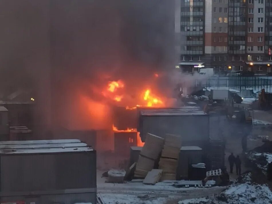 Пожар в санкт-петербурге сейчас в приморском районе. Пожар автомобиля в санкт-петербурге. Пожар приморском районе спб. Пожар в санкт-петербурге сейчас в приморском районе. Пожар на проспекте королева.