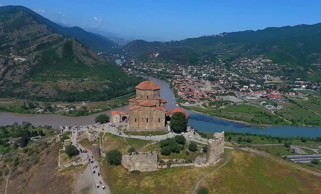 мцхета слияние арагвы и куры. слияние рек кура и арагви. мцхета кура и арагви. грузия джвари мцхета. слияние рек арагви и куры.