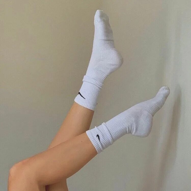 Носки найк белые высокие. Nike Socks White. Носки найк высокие. Белые высокие носки женские. White socks girl