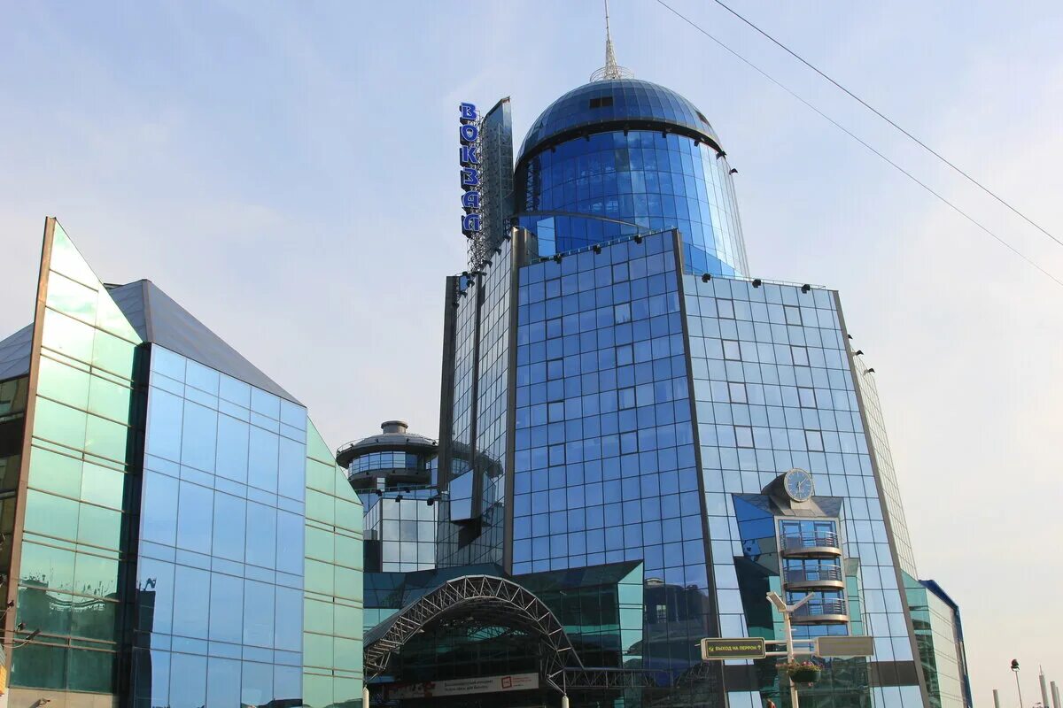 Железный вокзал самара. Здание железнодорожного вокзала самара. Самарский жд вокзал. Железнодорожный вокзал, самара, комсомольская площадь, 1. Самара жд вокзал самара.