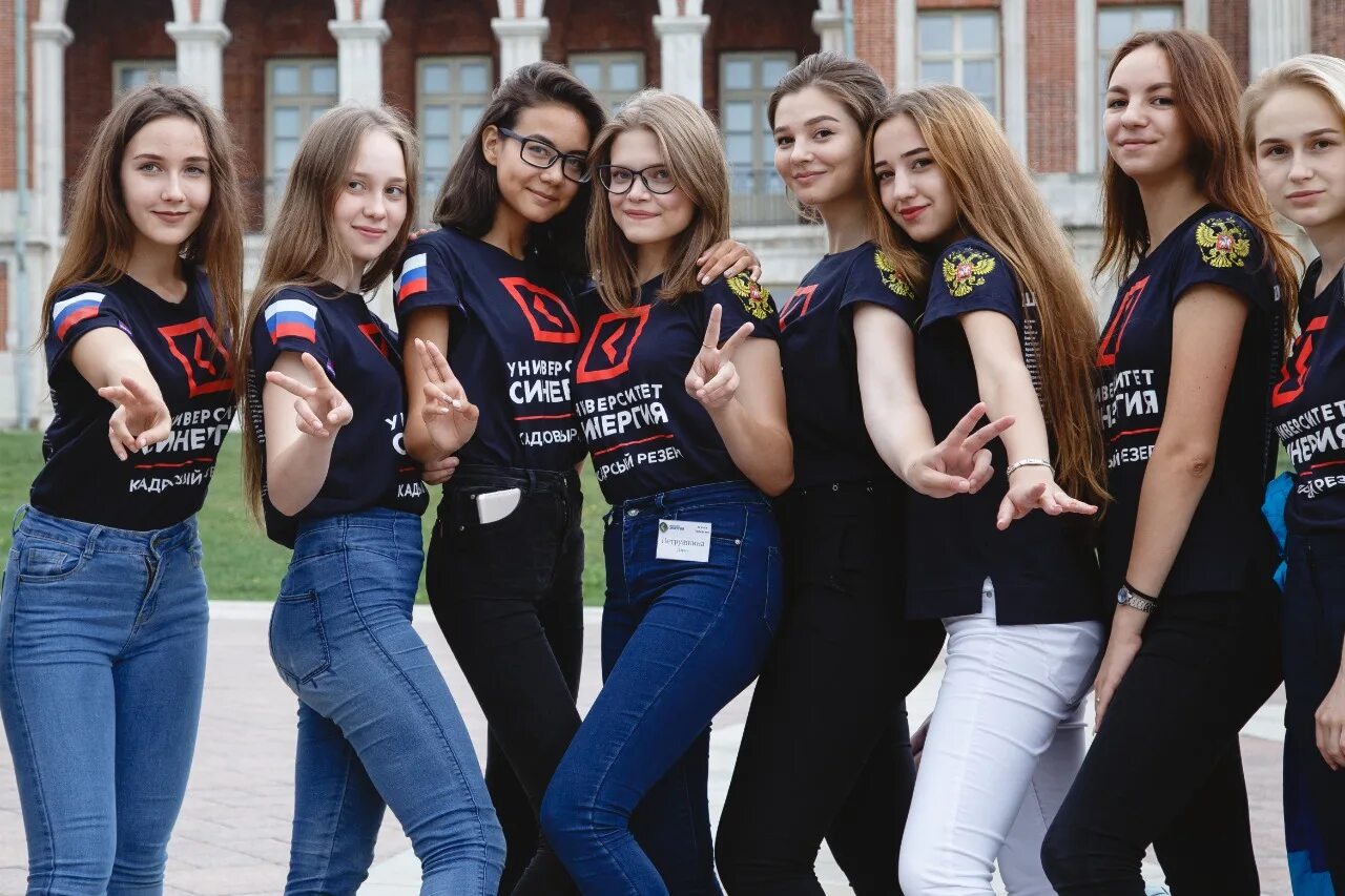 Работа для девушек без высшего образования. Синергия девушки. девушка без образования. синергия у девочек фото. девка после колледжа матсркбирует.
