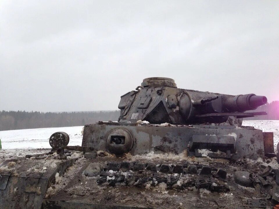 Немецкие танки после. Раскопки второй мировой войны танки. Находки танков второй мировой. 28 Панфиловцев танки.