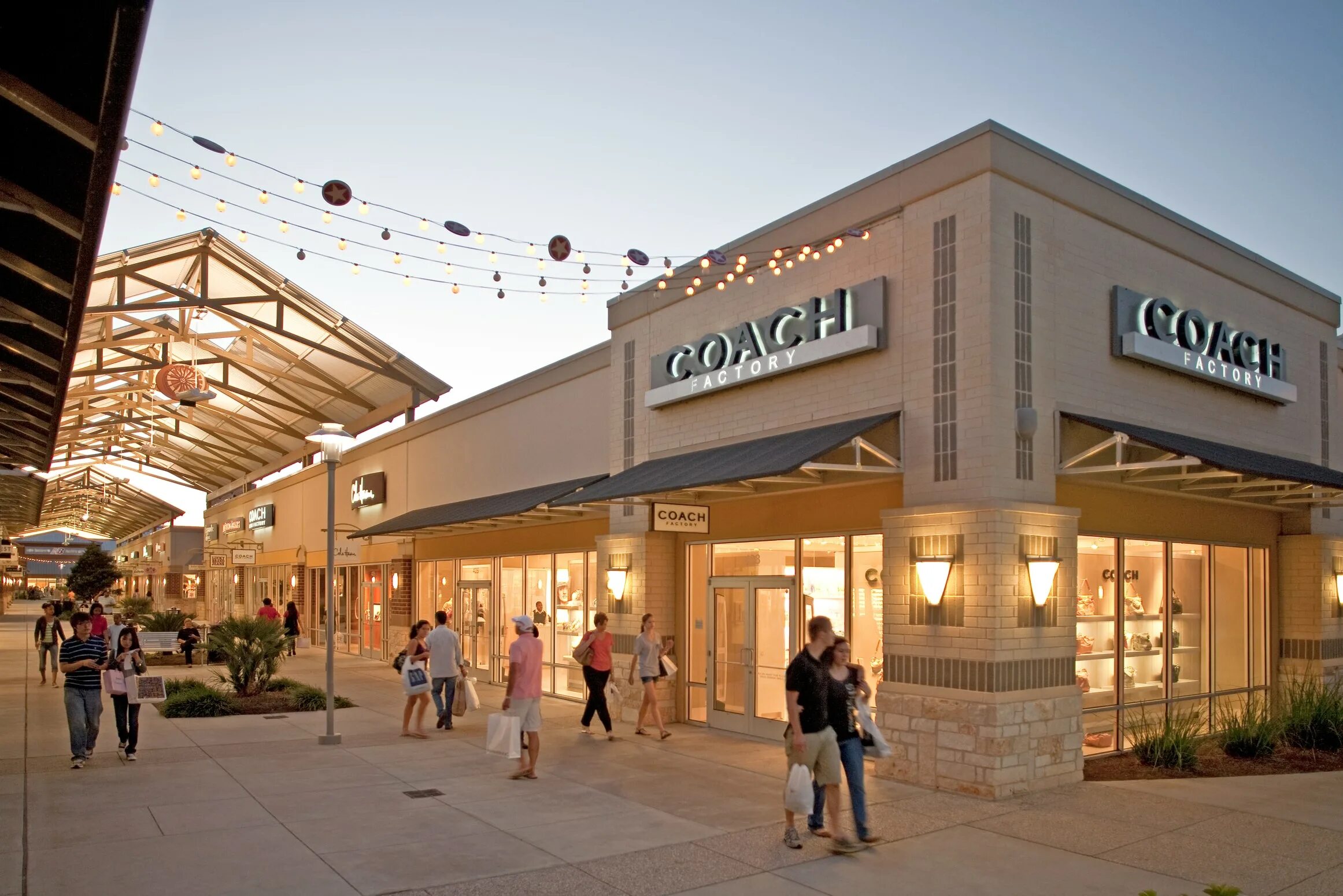 Аутлет в бангкоке. Houston premium outlets. аутлет сша. аутлеты внутри. аутлеты в дакке.