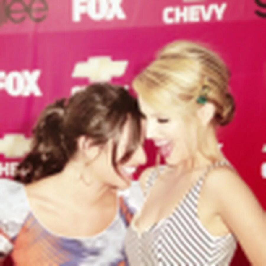 We re best friends. Dianna Agron and Lea Michele. Дианна Агрон поцелуй.