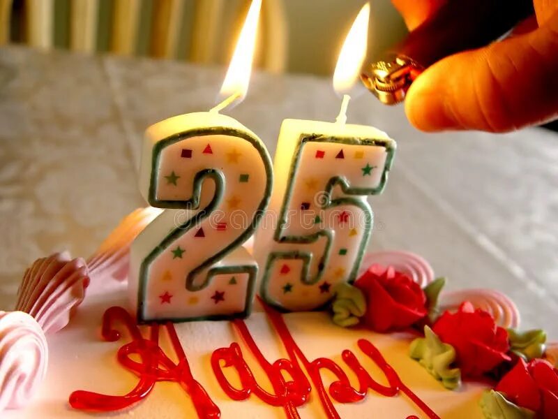 Шары на 25 лет девушке на день рождения. Шары с днем рождения. Поздравления с днём рождения 25 лет. Шарики цифра 25. Свечки 25 лет.