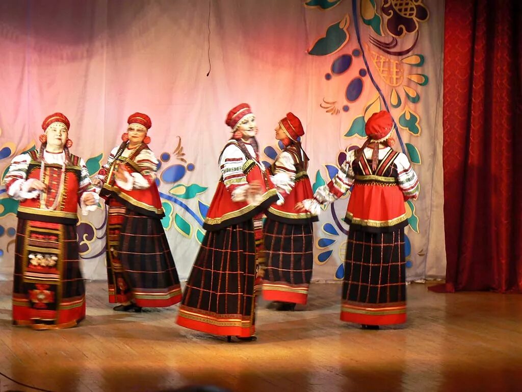 Метелица песня текст. Песня метелица группа добро минус. Слова песни метелица. Россиюшка елена гуляева и фолк-группа. Метелица песня елена гуляева.