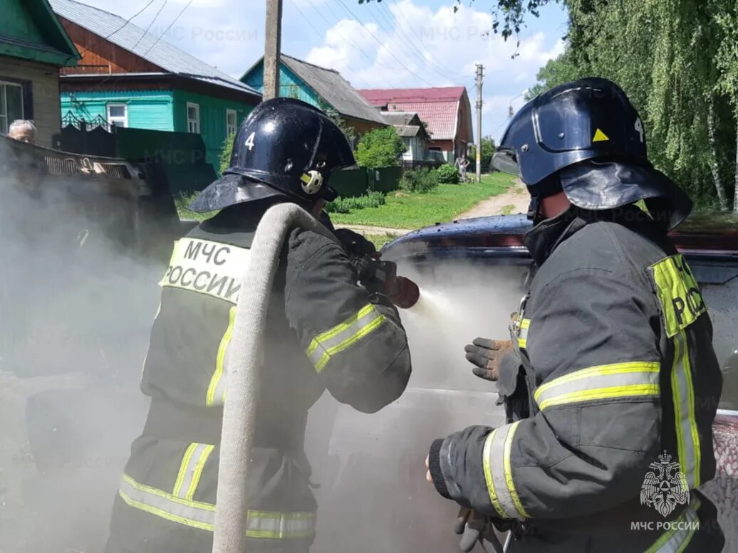 Новости людиново свежие происшествия. Мчс людиново. пожар в людиново. пожар фото. фото пожарных.