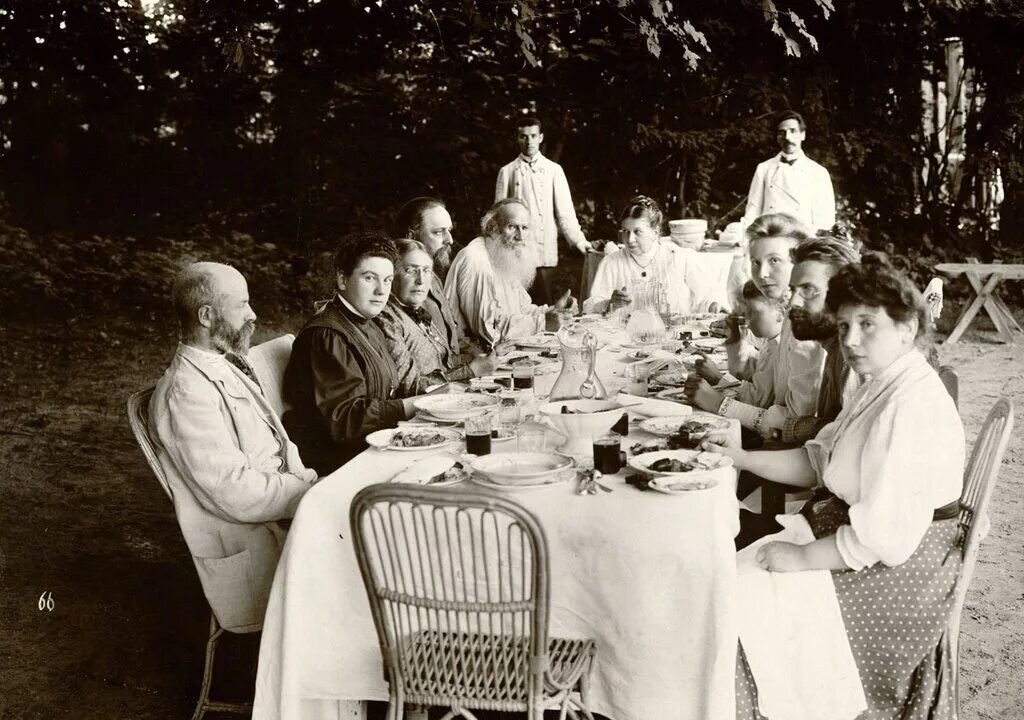 Праздник льва толстого. Ясная Поляна Лев Николаевич толстой. Л Н толстой в Ясной Поляне. Семья Льва Николаевича Толстого в Ясной Поляне. Семья Льва Толстого в Ясной Поляне.