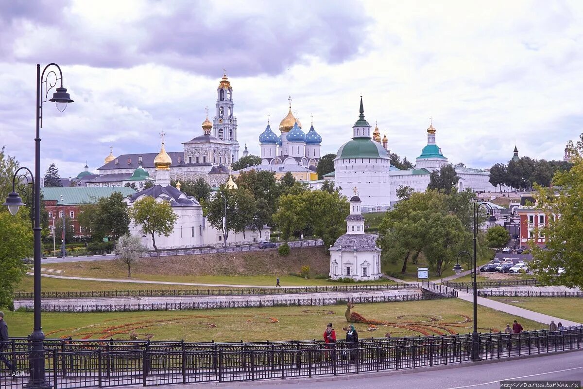 Сергиева лавра находится в городе. Свято-троицкая сергиева лавра. свято троица сергеева лавра. прославленная обитель живоначальной троицы. сергиев посад собором лавры является троицкий.