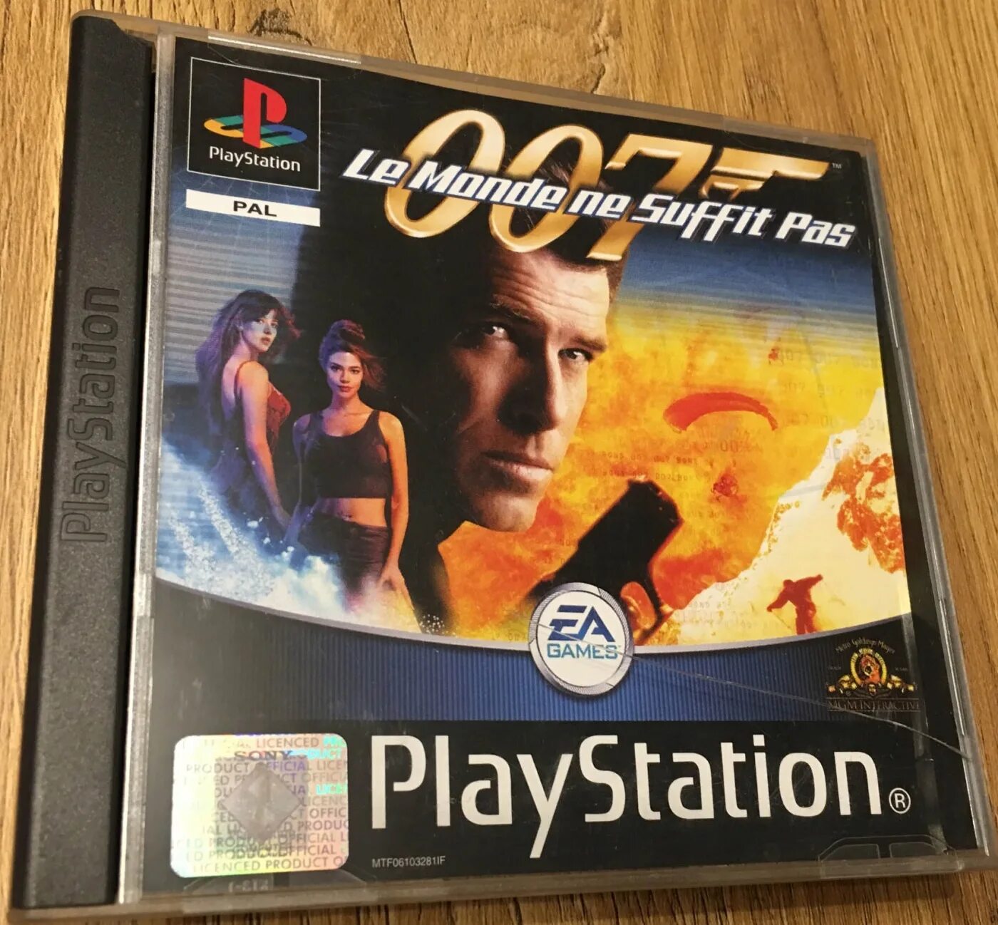 Not enough. 007 The World is not enough. 007 The World is not enough ps1. 007 The World is not enough ps1 обложка. 007 The World is not enough игра.