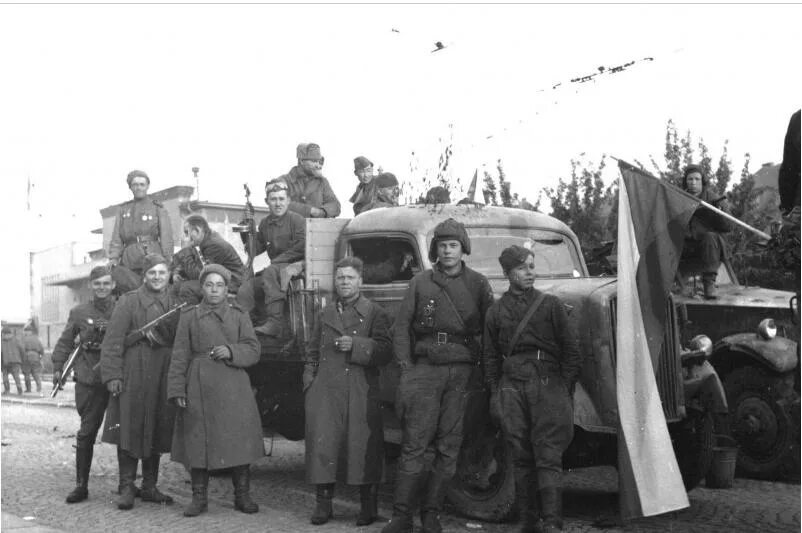 Чехословакия 1944 год. 6 мая 1945 года пражская операция. Освобожденная прага 1945. Штурм праги 1945. Освобождение братиславы 1945.