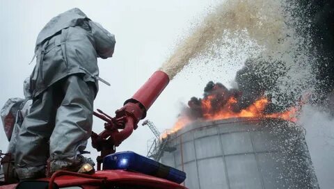 Пожарный нефть