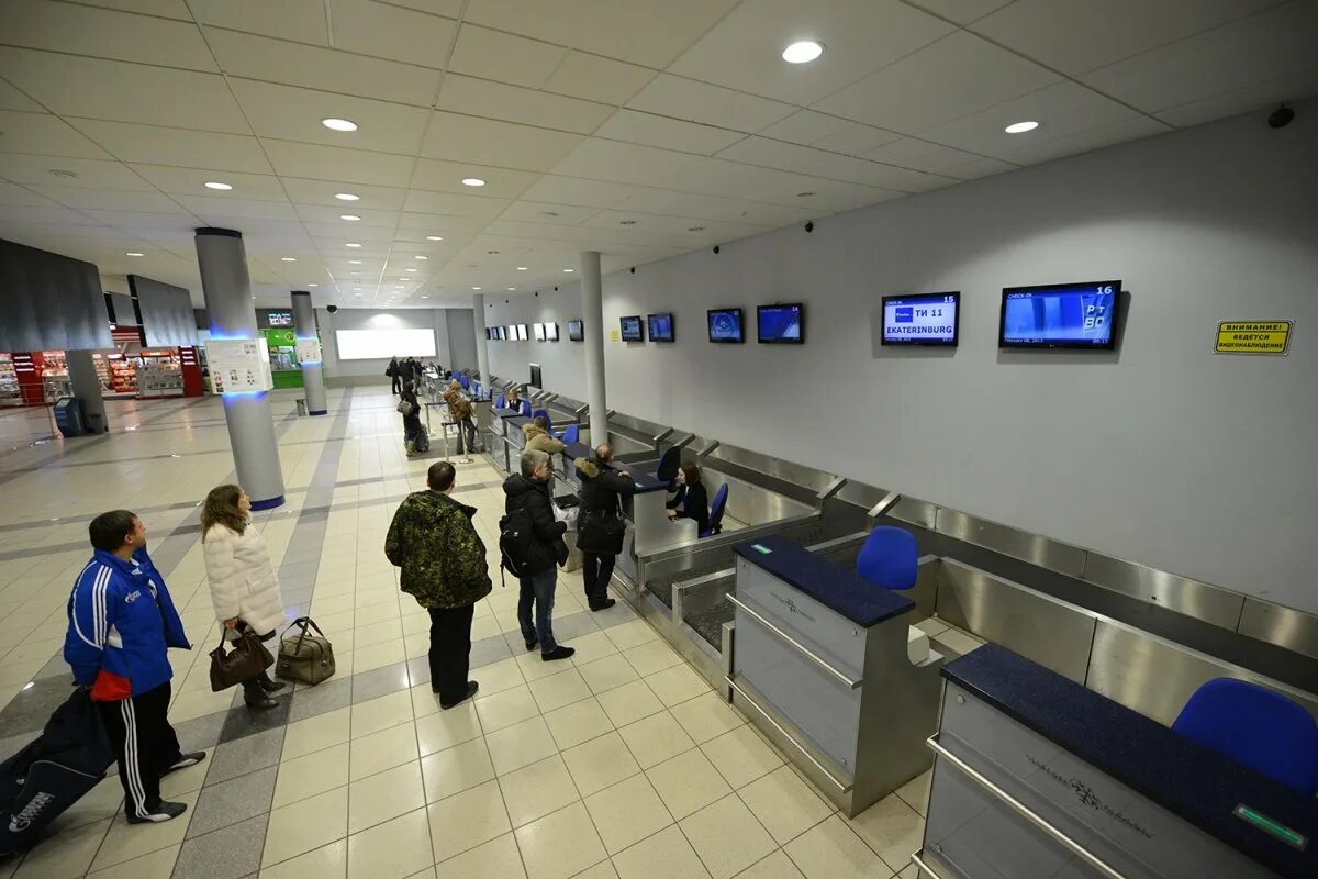 Аэропорт толмачева работа. Авиакомпания s7 airlines аэропорт толмачево. представительство s7 в новосибирске в аэропорту толмачево. аэропорт толмачево стойка s7. терминал s7 в толмачево.