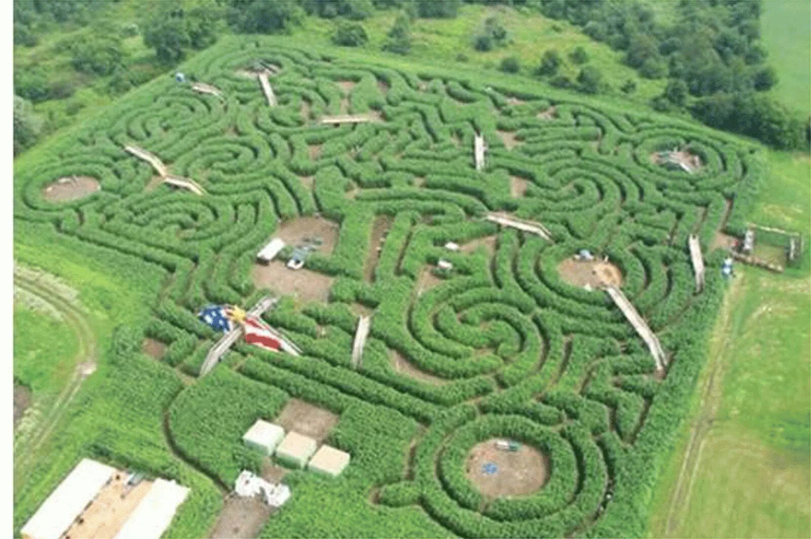 Где находится лабиринт. Кукурузный лабиринт davis. супер лабиринт davis farmland. садовый лабиринт. лабиринт (сооружение).