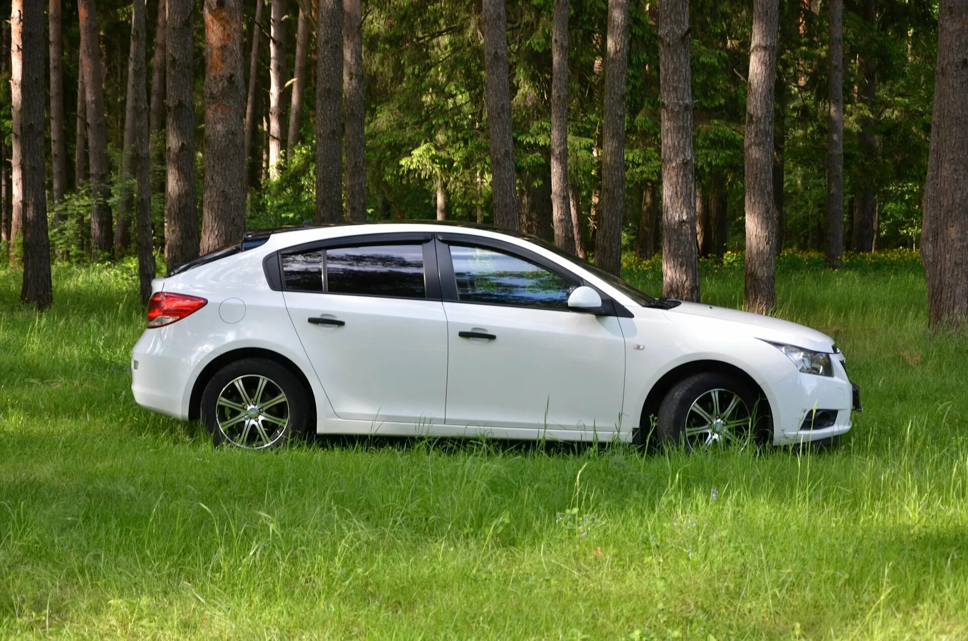 Шевроле круз хэтчбек 2013. Шевроле Круз хэтчбек 2012 белый. Chevrolet Cruze Hatchback 2012. Шевроле Круз хэтчбек 2012 черный. Шевроле Круз 1.6 хэтчбек.