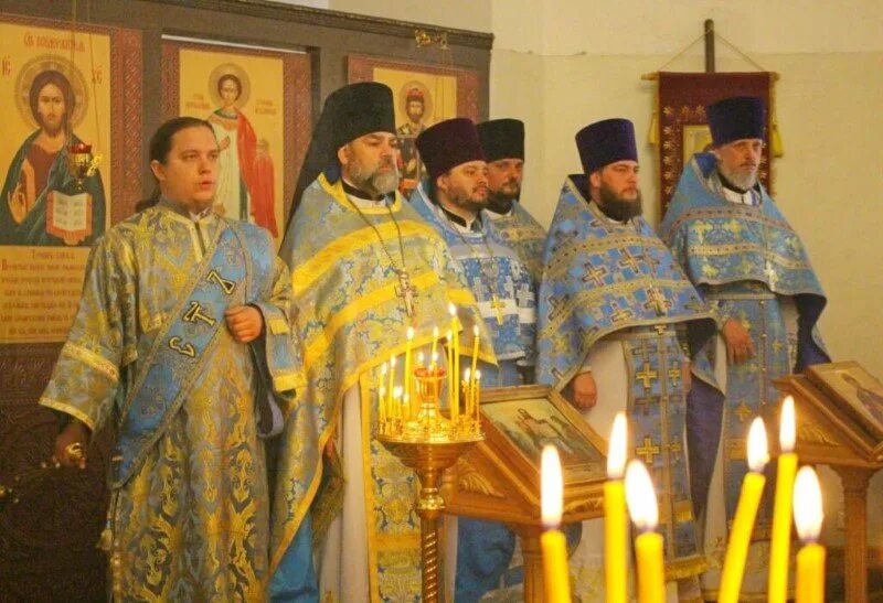 служба в храме тихвинской иконы божией матери в алексеевском. храм тихвинской иконы в алексеевском настоятели. тихвинский храм в алексеевском отец аркадий. храм тихвинской иконы божией матери брянск архиерейское служение. богослужение в храме тихвинской на алексеевской.