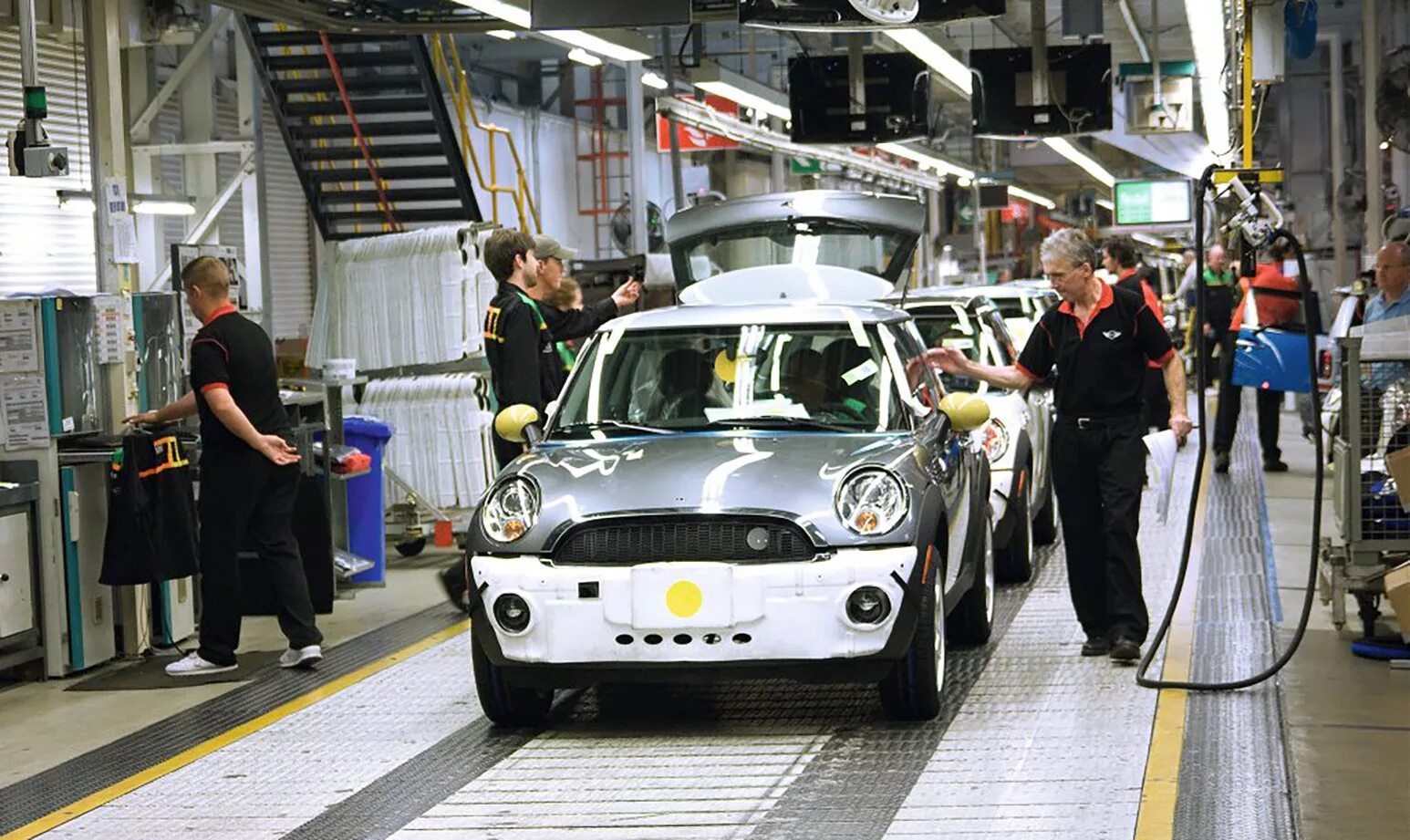 Car Production. German car producing. BMW МЕГАСИТИ. Car Production in China.
