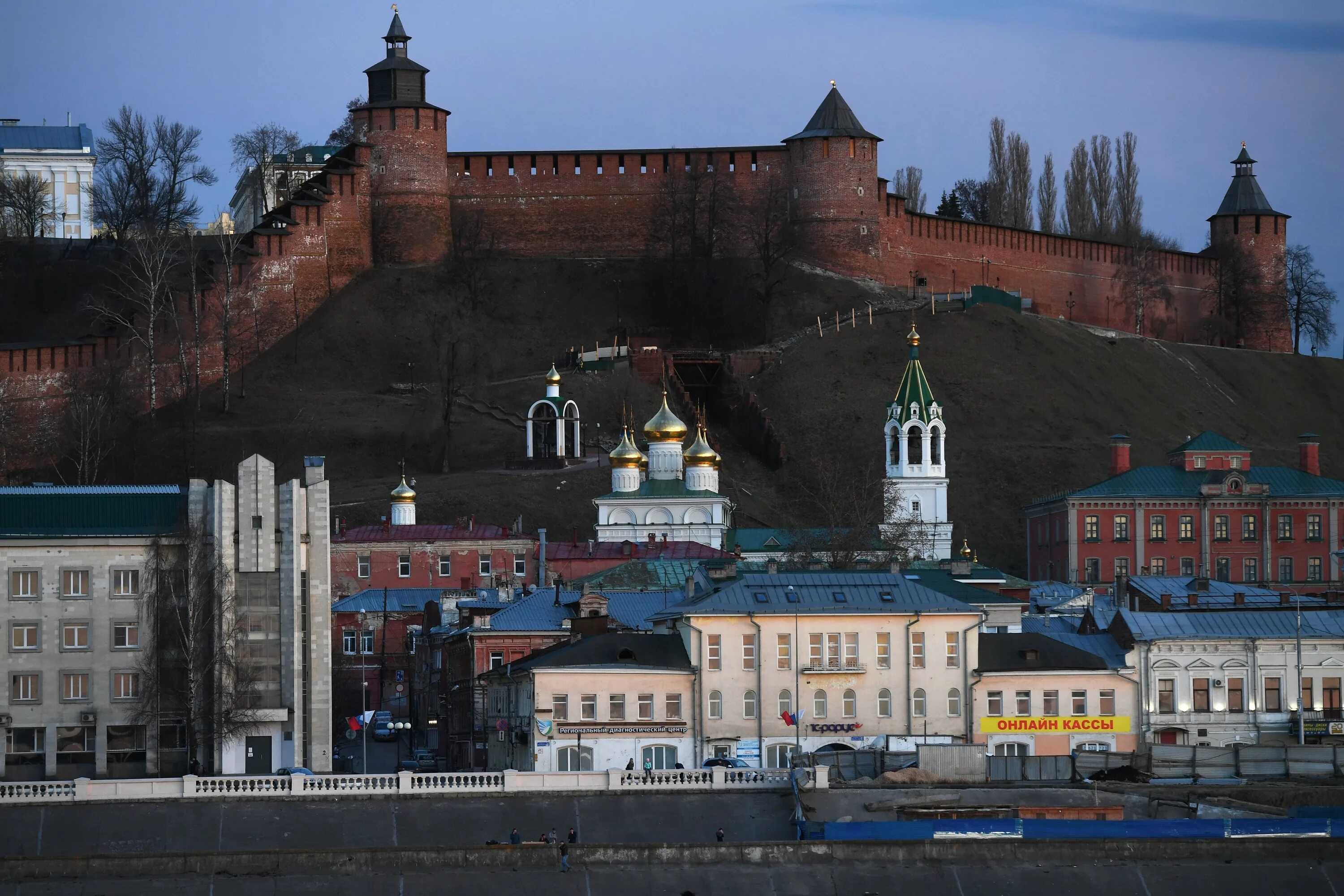 Сколько кремлей в нижнем новгороде. Нижегородский Кремль Нижний Новгород. Нижний Новгород. Вид на Кремль. Вид на Нижегородский Кремль. Нижегородский район Кремль.