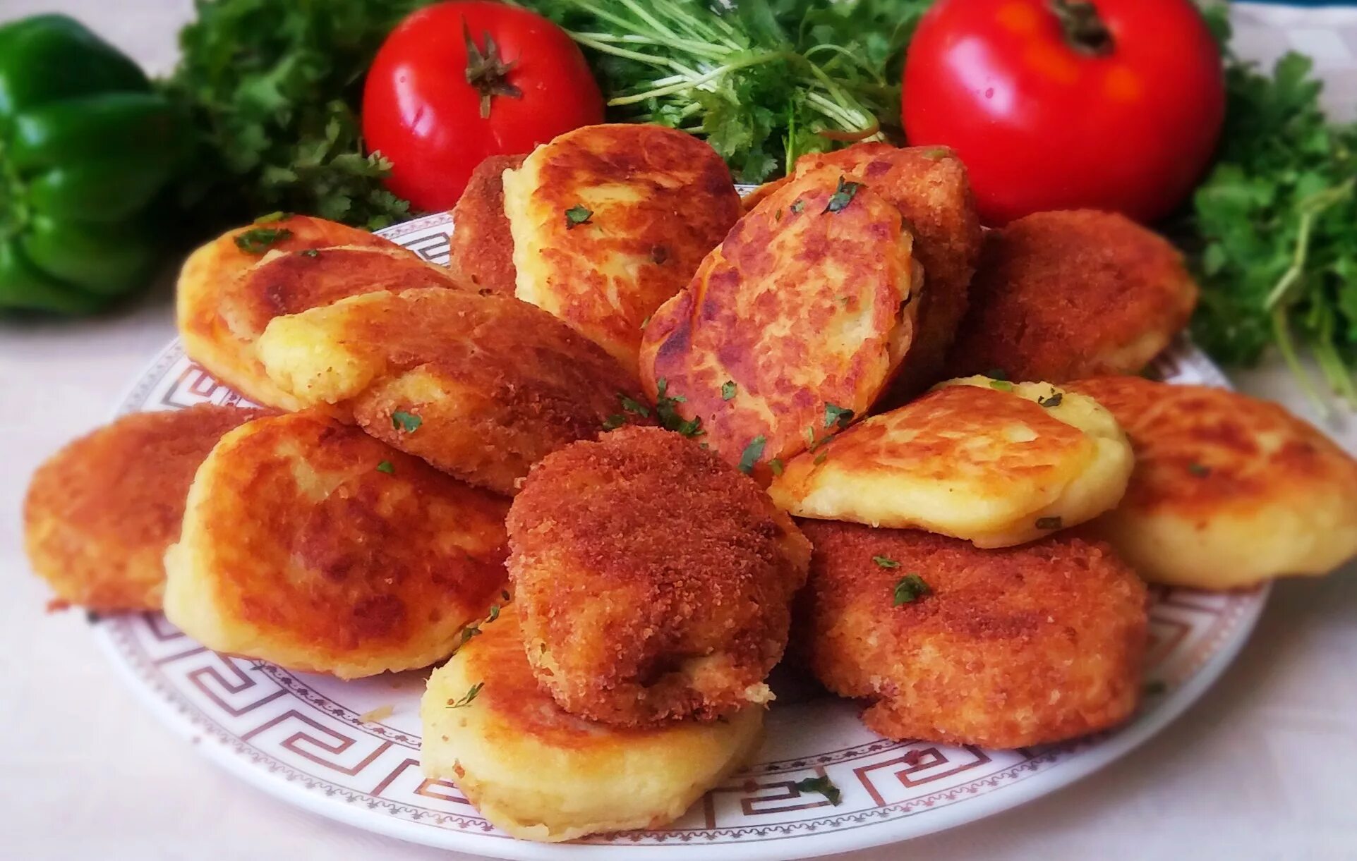 Блюда из картофеля. Зразы картофельные. Зразы картофельные с фаршем. Зразе блюдо из картошки. Какие блюда с картошки