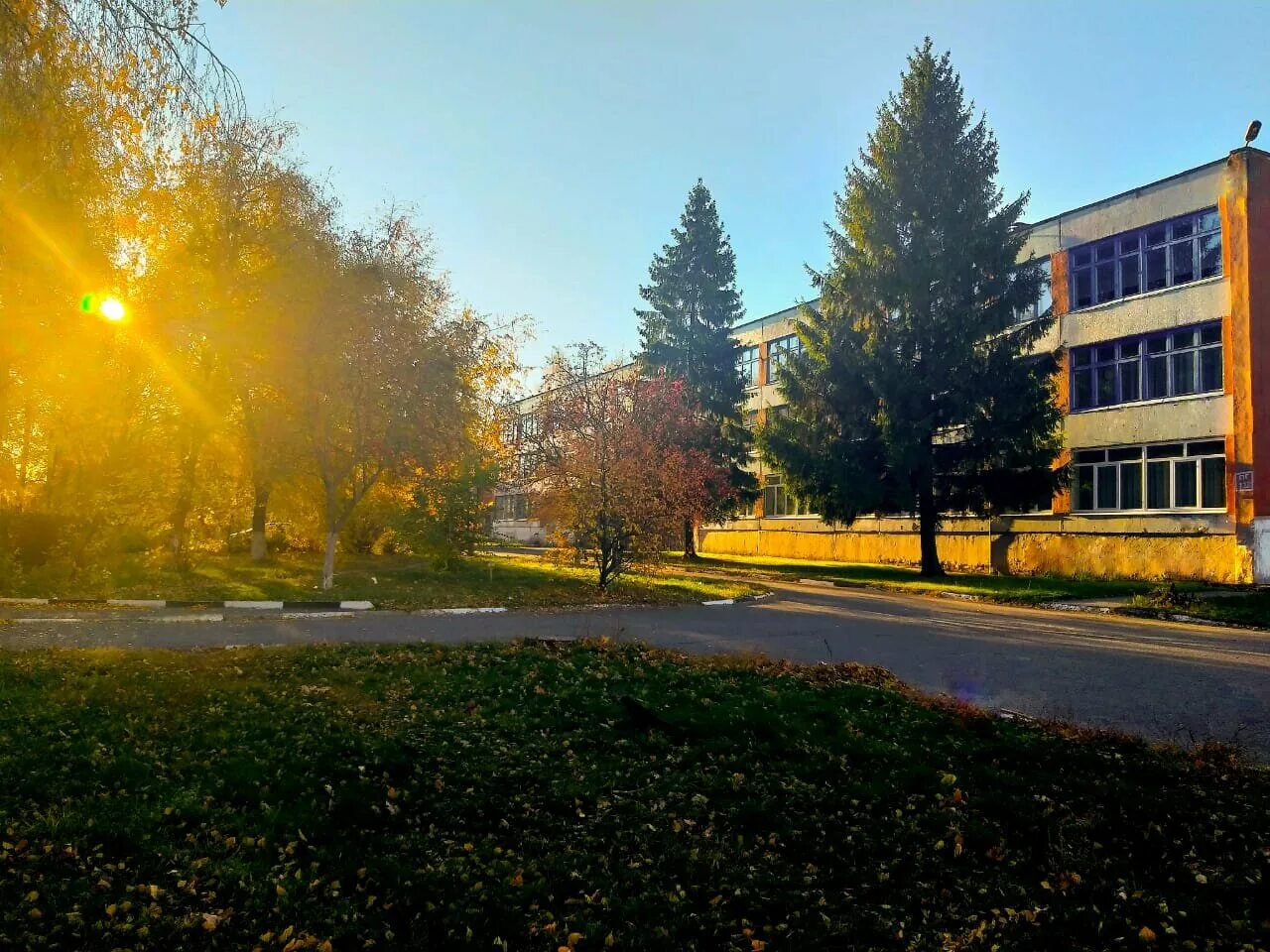 Здание администрации старооскольского городского округа. Академия знаний старый оскол. Центр образования старый оскол. Школа номер 22 старый оскол. Школа 6 старый оскол.