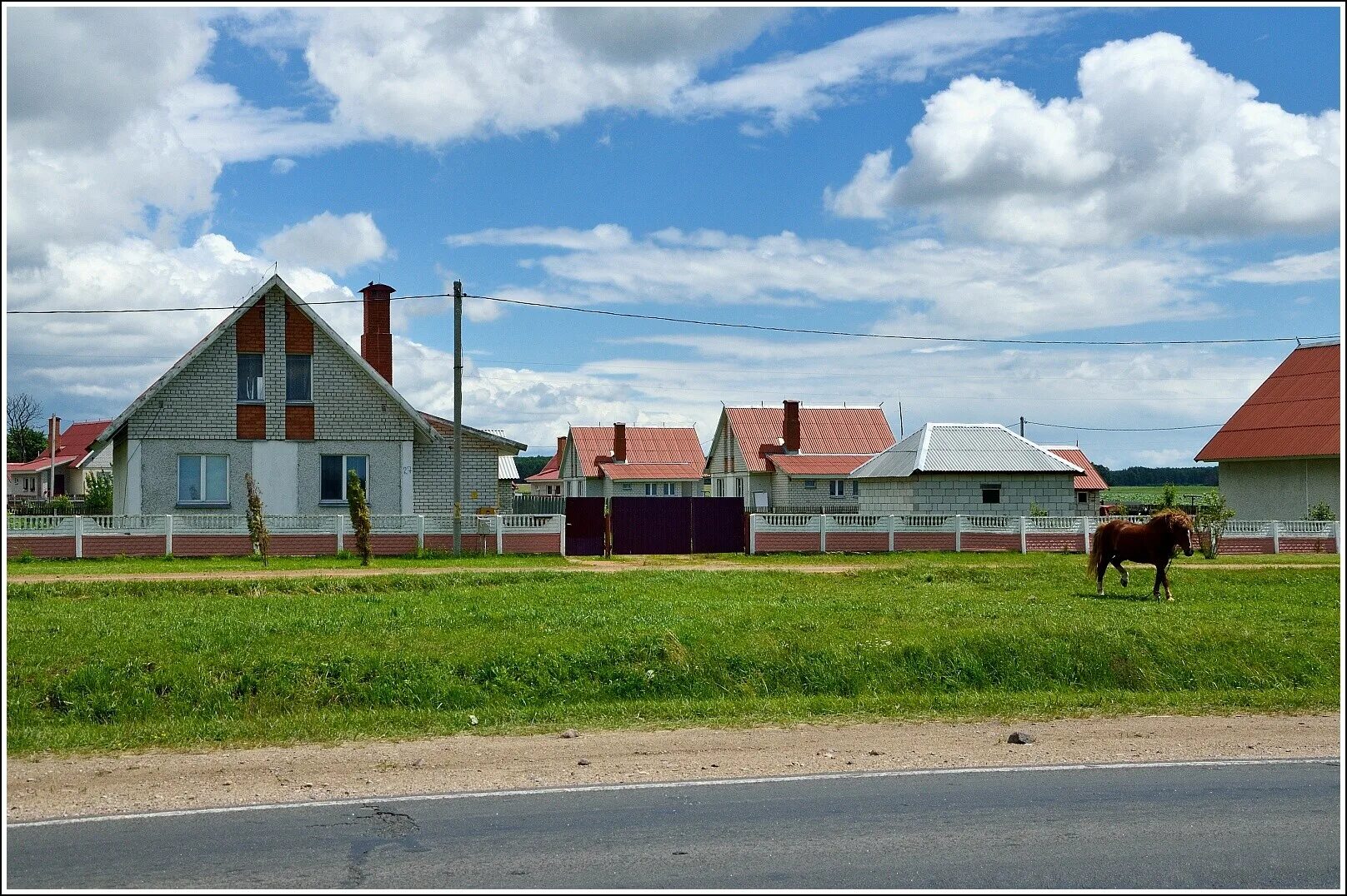 Купила деревню в белоруссии. Агрогородок в Белоруссии. Деревня черни Брестский район. Села в Белоруссии. Белоруссия деревни и села.