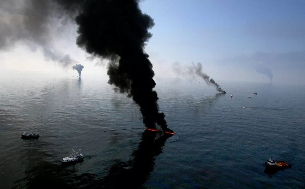 Проблемы экологических катастроф. Разлив нефти в море. техногенные катастрофы разлив нефти. экологическая катастрофа. выброс нефти в море.