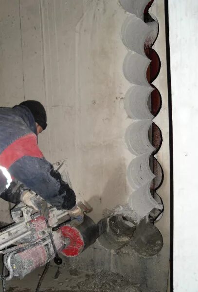 Машина алмазного бурения hilti. Сверление проема. Сверление отверстий на 150 в газобетоне. Hilti бурение бетона. Стенорез husqvarna k-3000 cut-n-break.