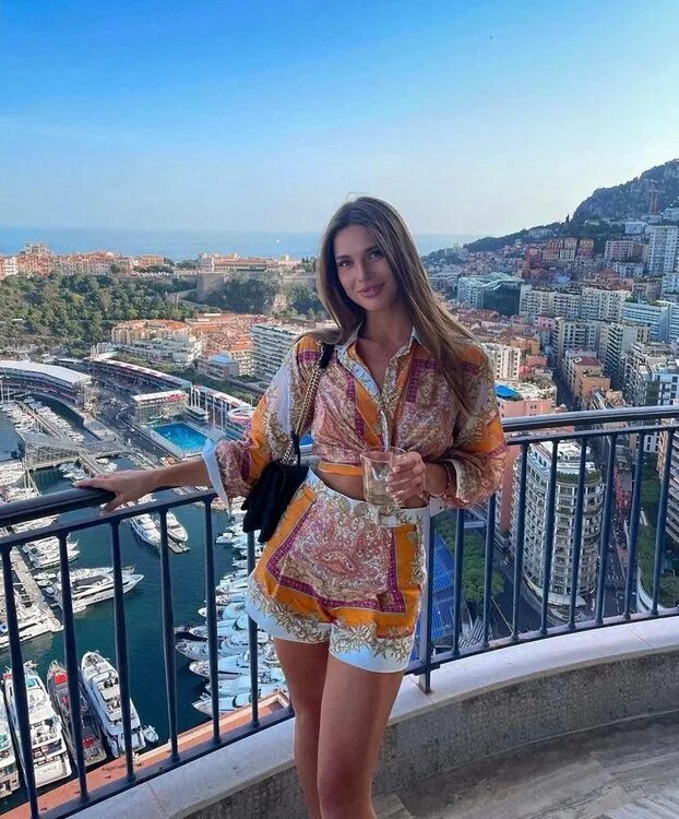 Кристина рукол вильнюс. Александра поздняковиене из вильнюса. Бои на улицах вильнюса. Литва люди на улице. Вильнюс девушках.