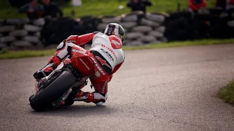Moto racing