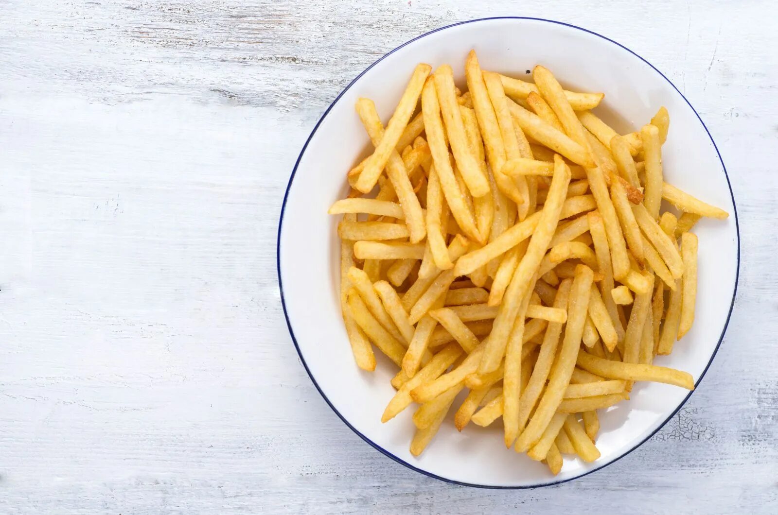 Few chips. Чипсы в виде сердца. Чипсы в пластиковой упаковке. Chips a few или a little. Lays wavy.