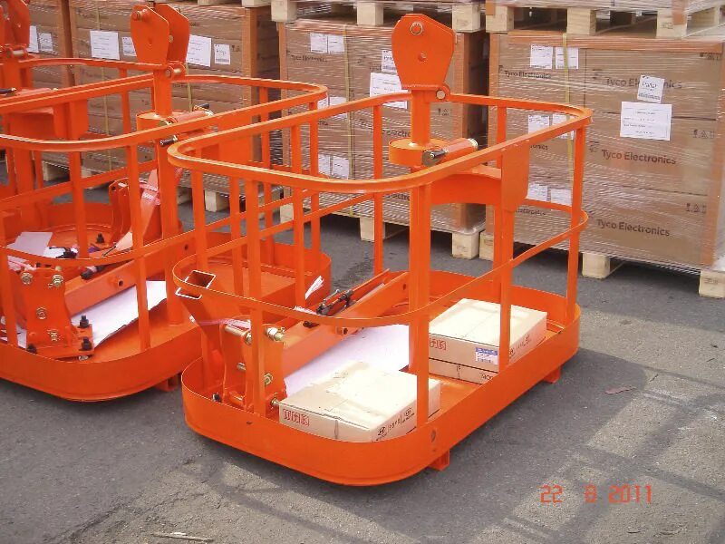 Строительная люлька zlp-800 (10 м). Монтажная платформа для вилочного погрузчика км2 (1,2х1х1,8). Люлька для монтажных работ. Площадка megal пка навешиваемая на строительные конструкции. Люлька для монтажных работ.