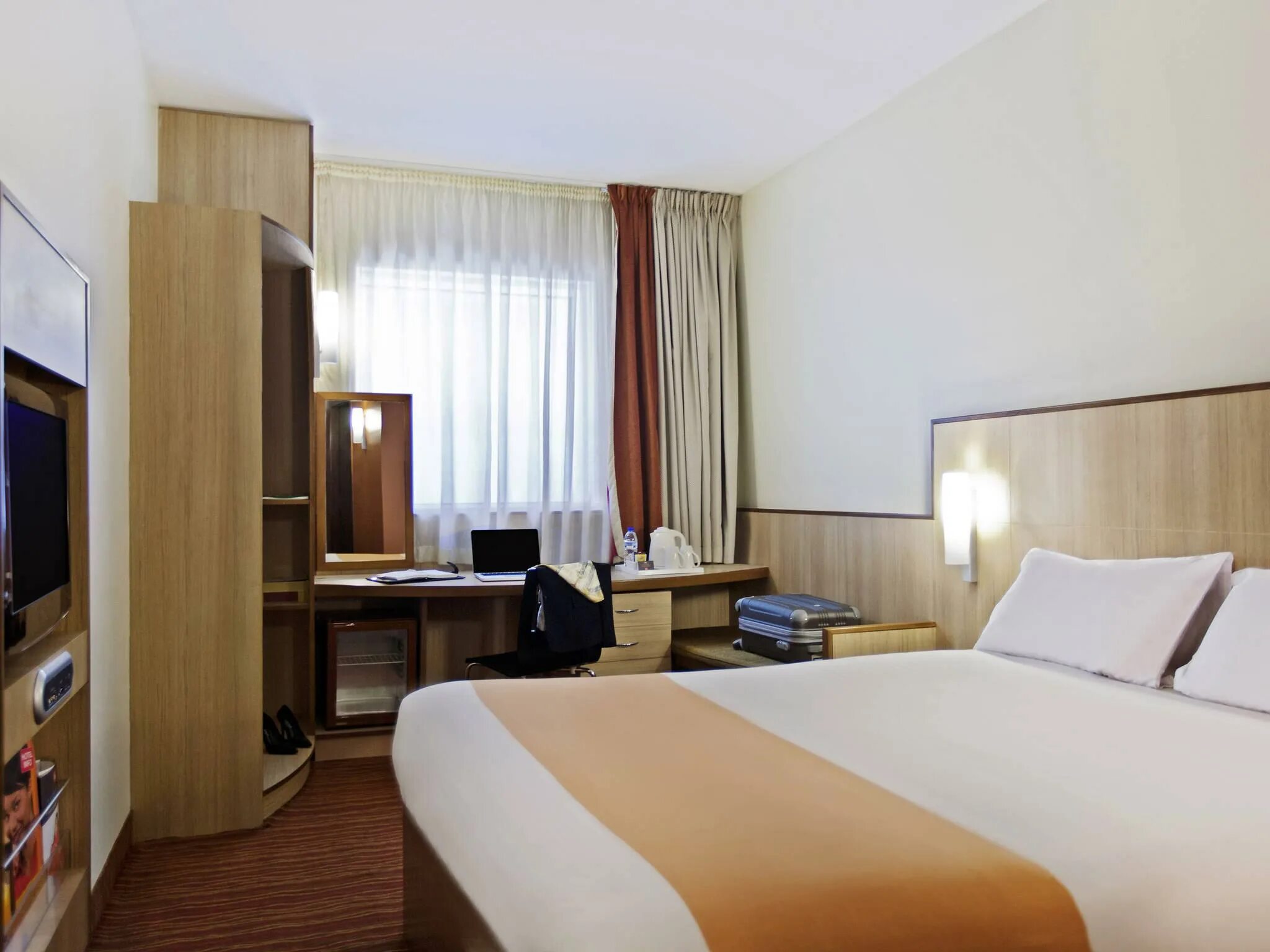 Ibis al Barsha 3*. Ибис Аль барша отель Дубай. Ibis al Barsha 3* Аль-барша, Дубай. Гостиница ibis al Barsha 3* номера. Аль барша дубай отзывы