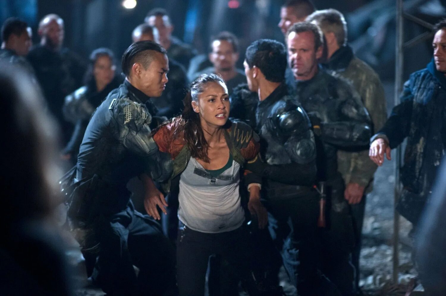 Octavia blake the 100. Сотня антари актриса. Эйден сотня. Густус сотня. Особая сотня.