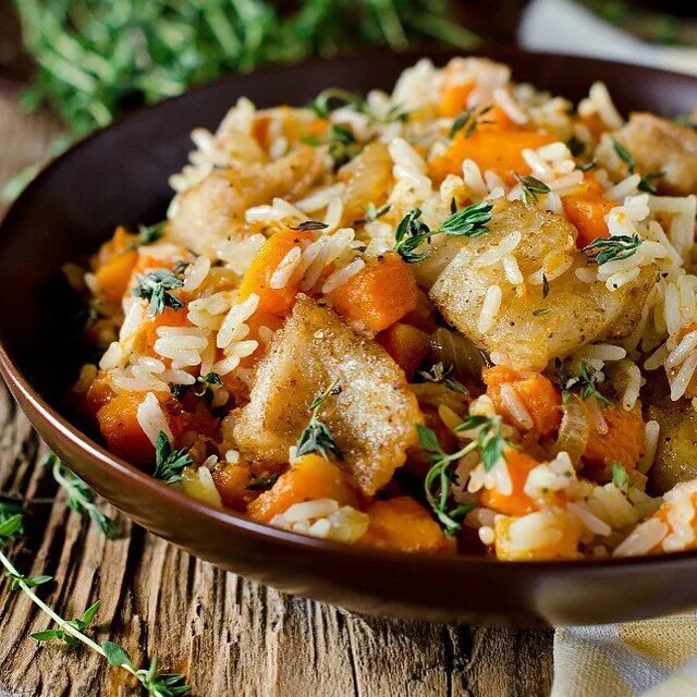 рыба с тыквой в духовке рецепт. горбуша запеченная вид сверху. сладкий плов в тыкве. пирог с рыбой и тыквой. курица с тыквой в духовке.